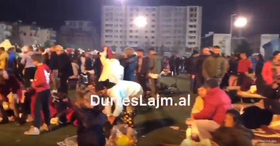 Durrësi zhvendoset tek stadiumi, shihni se çfarë po ndodh aty (VIDEO)