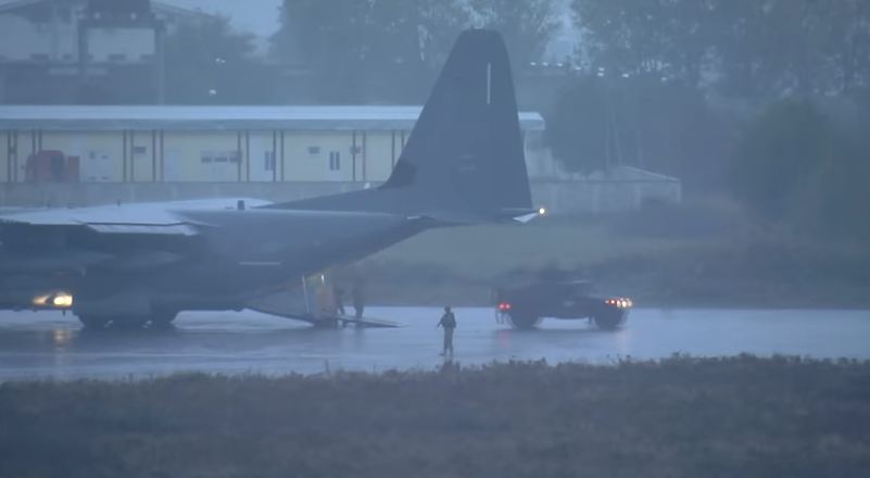 Avionët amerikanë testojnë bazën ajrore të Kuçovës, në pistë pas 20 vitesh (VIDEO)