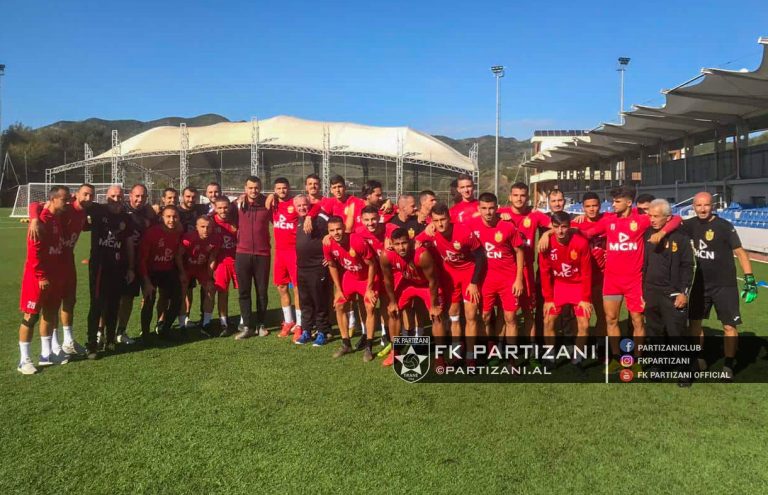 U rrëzua nga kati i gjashtë pak kohë më parë, Aldo Teqja surprizon lojtarët e Partizanit në stërvitje