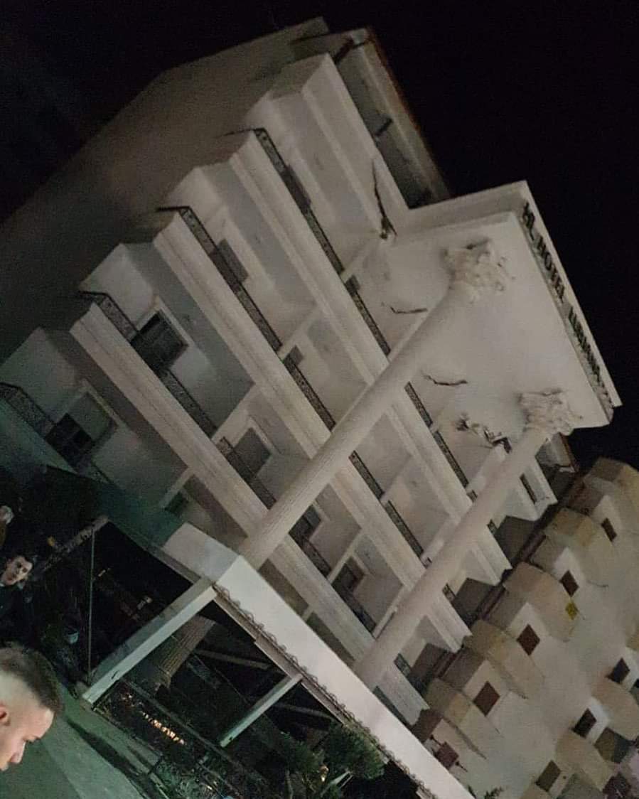 FOTOLAJM/ Tërmeti i fuqishëm, dëme të shumta në Durrës