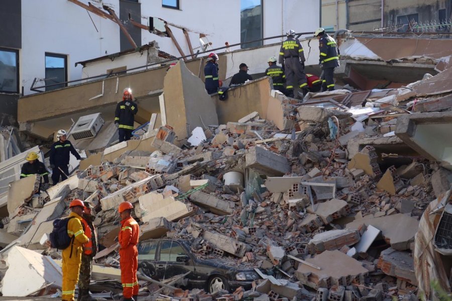 Nëse jeni në Durrës dhe keni mbetur të pastrehë, këto janë shkollat dhe hotelet ku mund të sistemoheni
