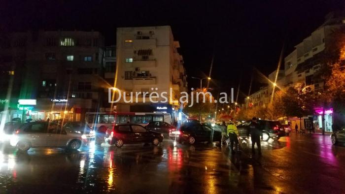 FOTOLAJM/ Trafik i rënduar në rrugët e Durrësit