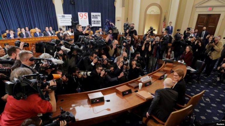 Hetimi ndaj presidentit Trump, amerikanët janë të ndarë