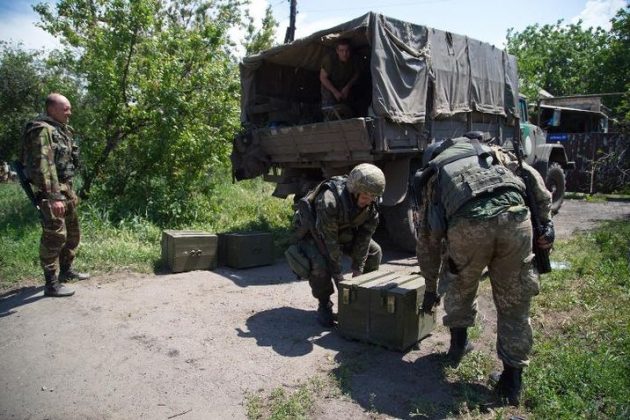 Ukrainë, fillon tërheqja e trupave nga linja e frontit