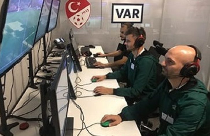 “VAR” gati për vendin tonë? Arbitrat shqiptarë nisin trajnimin në Turqi