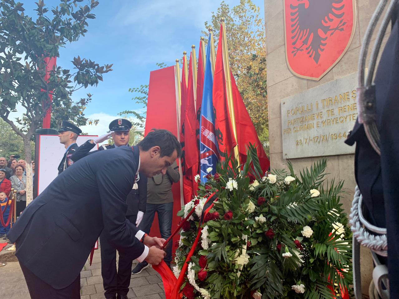 75-vjetori i Çlirimit të Tiranës, Veliaj shpërndan medalje mirënjohjeje