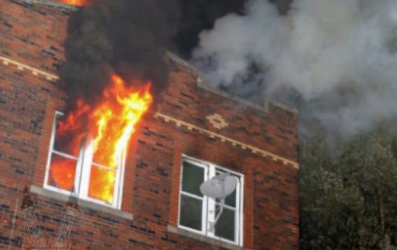 Shpërthen bombola e gazit në shtëpi, nxirren jashtë 2 të moshuarit