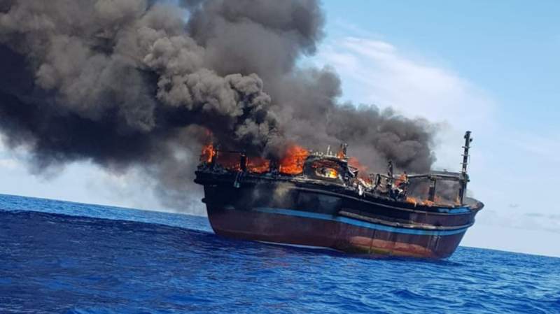 1.5 ton heroinë në anije, trafikantët i venë flakën dhe hidhen në det