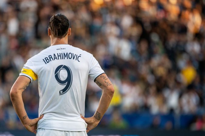 Milan “dorëzohet” përballë Zlatan, ndryshon ofertën dhe pret përgjigjen e sulmuesit