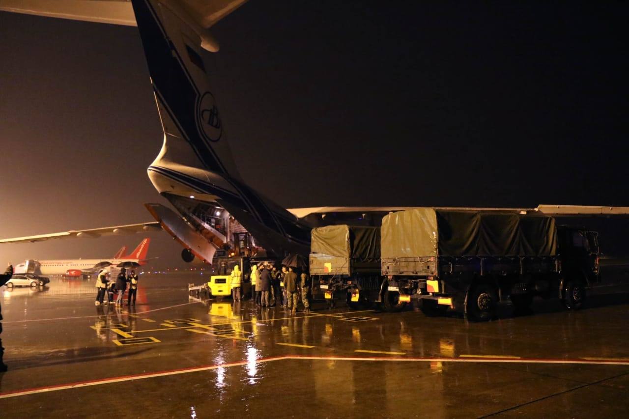 Emiratet e Bashkuara Arabe sjellin 460 çadra dimërore për lehtësimin e vështirësive të familjeve të prekura nga tërmeti