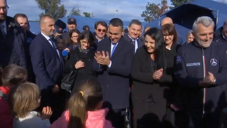 Tërmeti/ Ministri i Jashtëm italian, Luigi Di Maio viziton kampin e Vorës