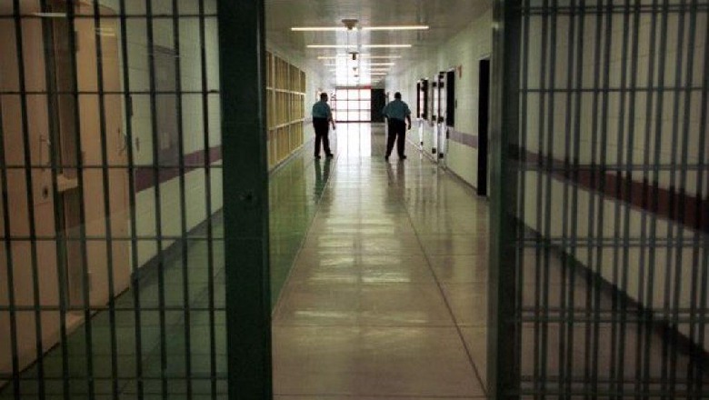 Heroinë në çantën e ushqimeve për vëllanë e burgosur, arrestohet 38-vjeçari