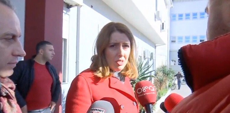 Manastirliu viziton në spital sekretaren e kryebashkiakut: Është jashtë rrezikut  për jetën