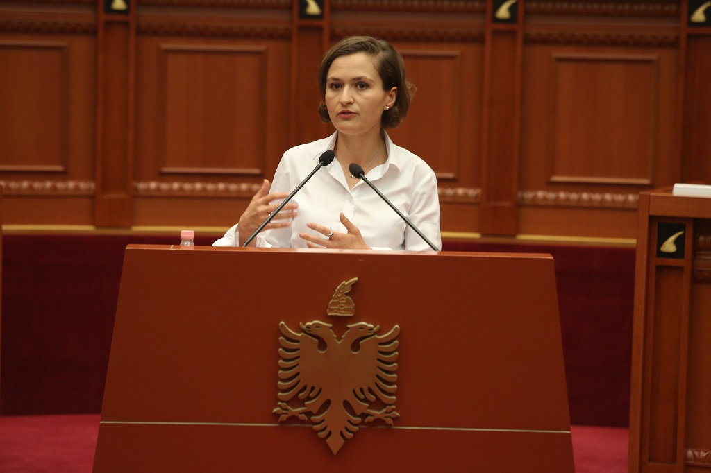 Rifillon mësimi në zonat e prekura nga tërmeti, Shahini: Shkolla provizore për fëmijët që jetojnë në hotele