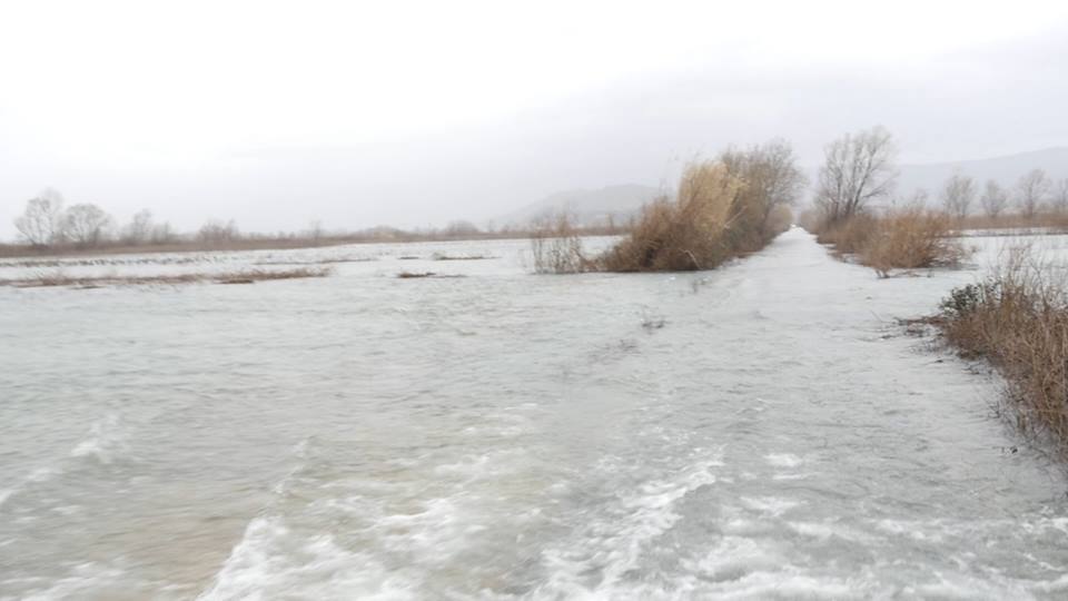 Del nga shtrati lumi Ishëm, mbulon 30 banesa me ujë