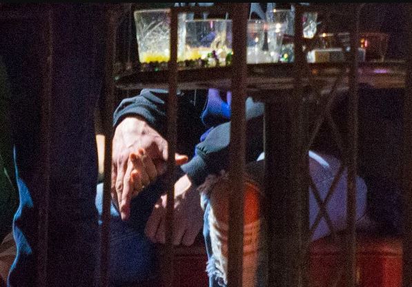 U fotografua me një femër tjetër, Justin i kërkon falje publike bashkëshortes