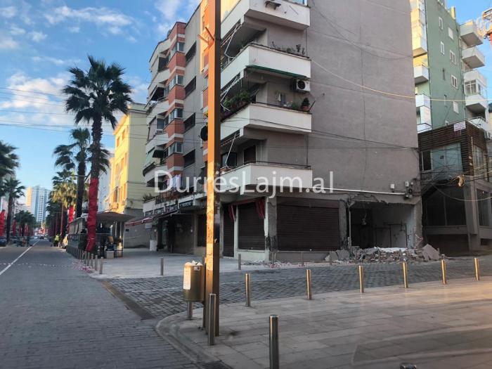 I pabanueshëm pallati i VIP-ave në Durrës, inspektohet edhe nga Dako (FOTO)