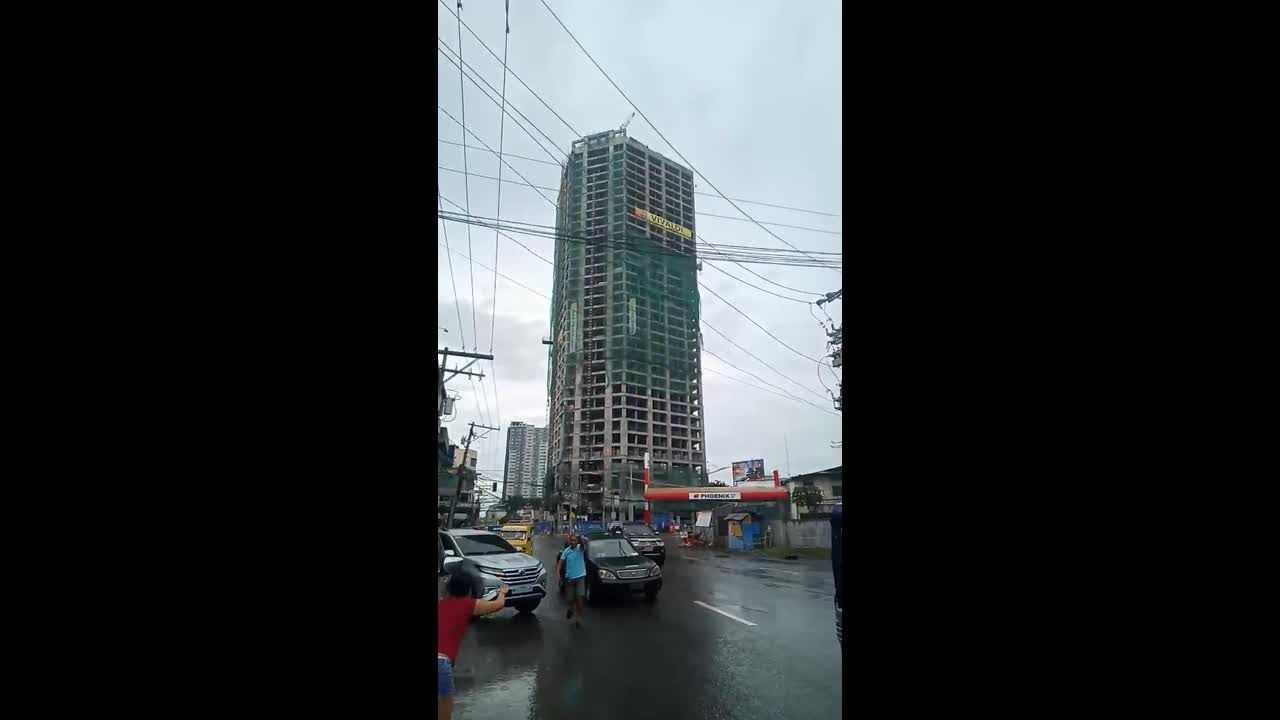 Termeti i frikshëm 6.8 ballë godet Filipinet, shkatërrime dhe panik (VIDEO)