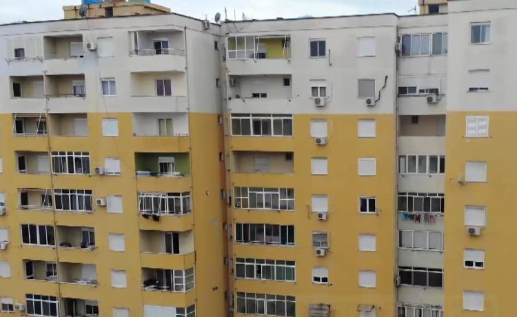 Pallatet e ish-deputetit socialist, Hazir Gashi, lum akuzash ndaj tij për cilësinë e punimeve (VIDEO)