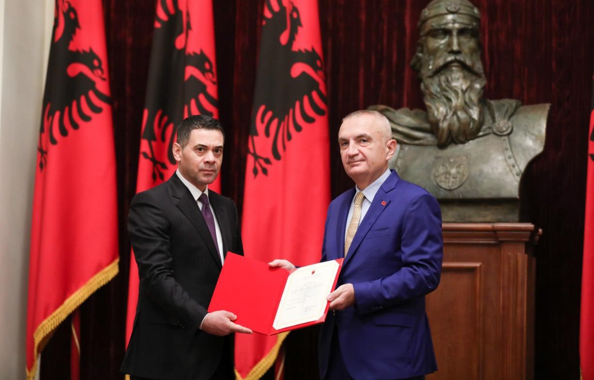 Arben Ahmetaj betohet para Metës si ministër i Rindërtimit