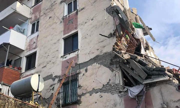 Të prekurit nga tërmeti në Lezhë përfitojnë pagesë të plotë qiraje për një vit