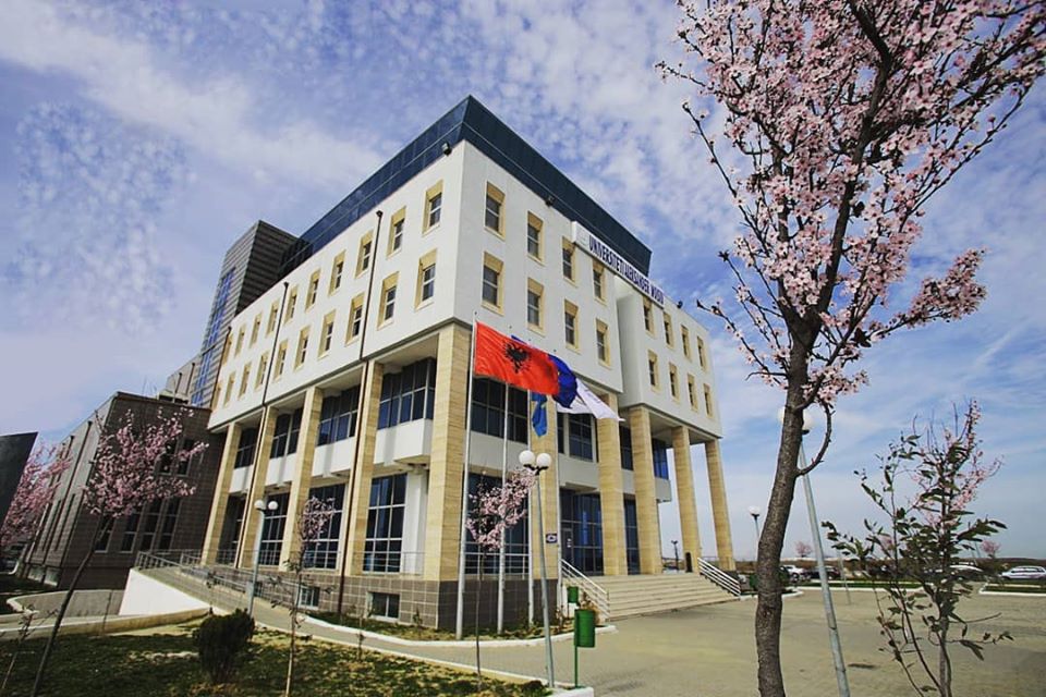 Pezullohen provimet e ndërmjetme në UAMD: Ja kur do lajmërohen studentët për tu rikthyer në mësim