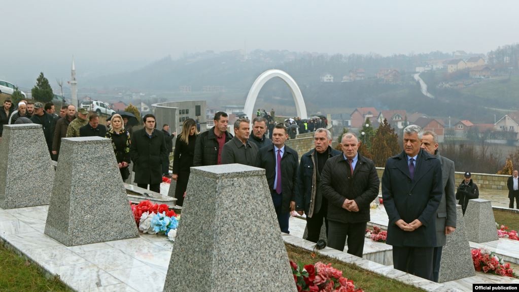 Thaçi: Serbia të kërkojë falje për krimet e luftës në Kosovë