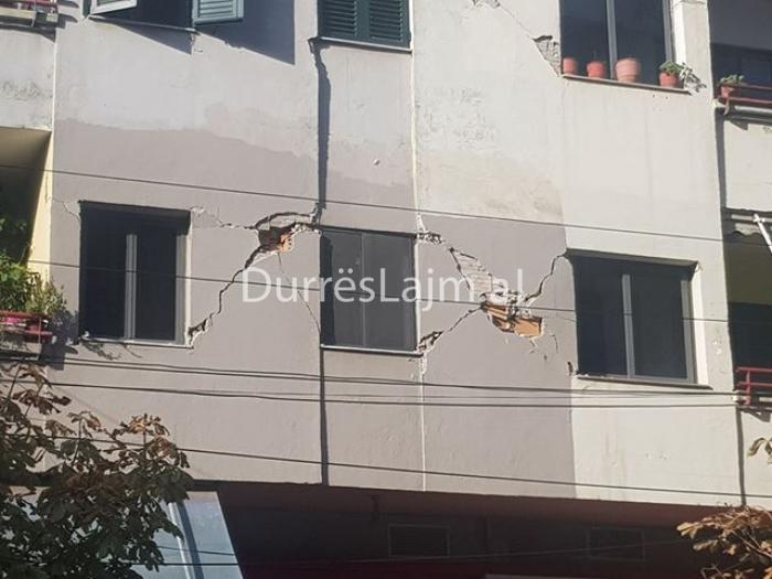 Qytetari nga Durrësi: Jemi 30 familje në qiell të hapur, askush s’ka ardhur të na thotë ça do bëhet me ne! (FOTO)