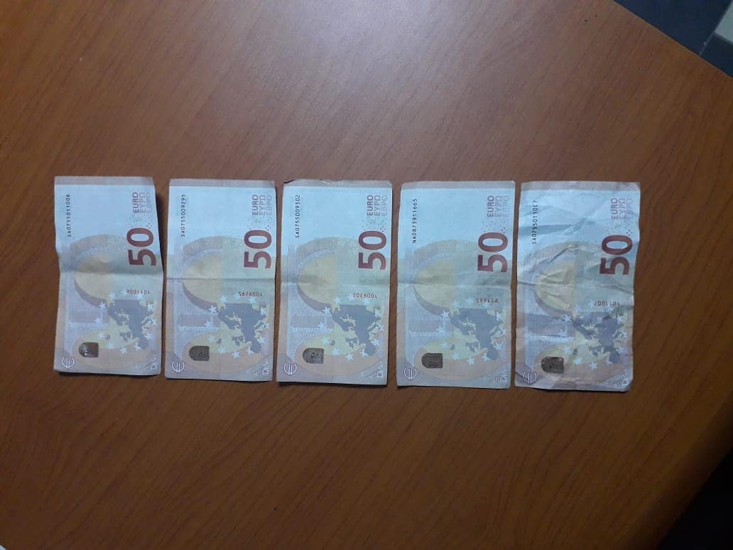 Tentoi të blente cigare me para false, arrestohet 19-vjeçari