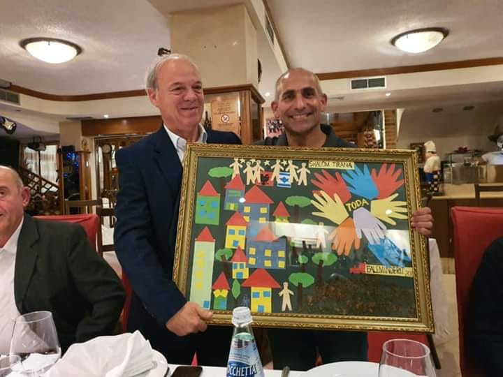 Fëmijët e Durrësit, pikturë dhuratë për ekspertët izraelitë