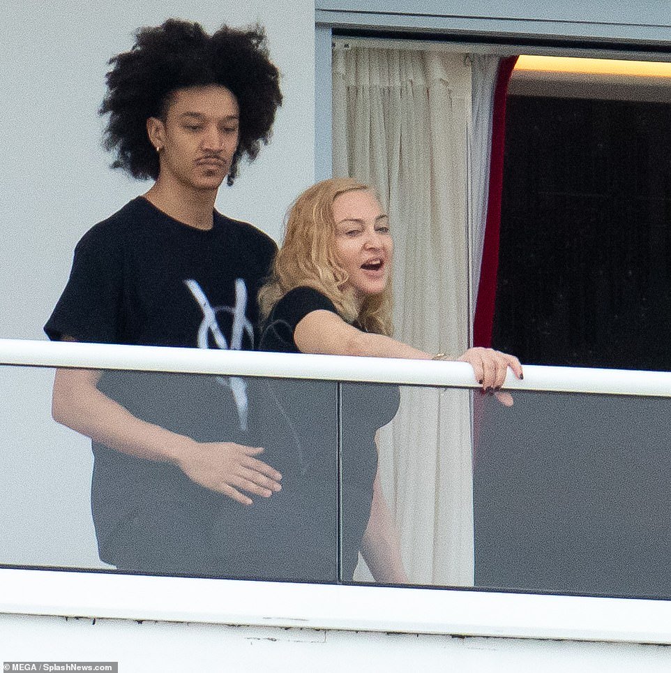 Madonna në lidhje me balerinin 36 vjet më të ri