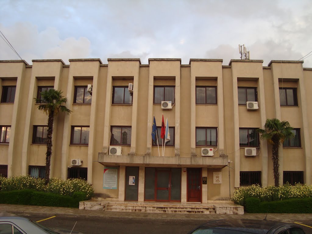 Prefekti i Lezhës rikthen për rishqyrtim bonusin e qirave për të prekurit nga tërmeti