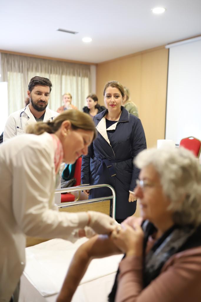 Manastirliu në Durrës: Barna për të sëmurët kronikë, vijon vaksinimi i kategorive në rrezik