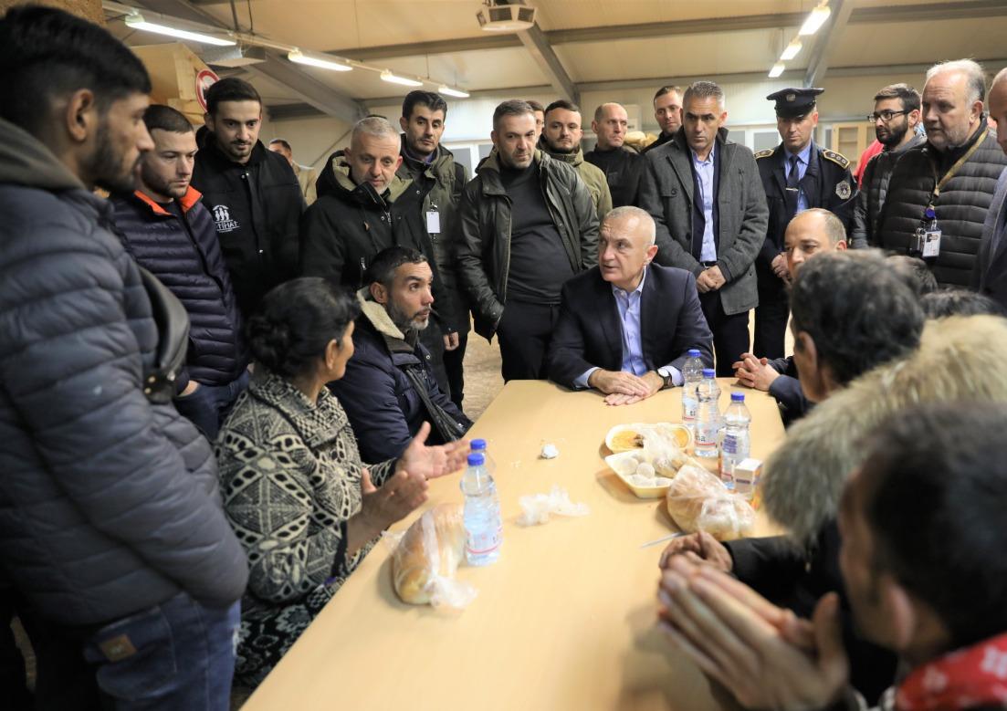 Meta në Prizren, takon qytetarët e dëmtuar nga tërmeti në Kampin e Inovacionit