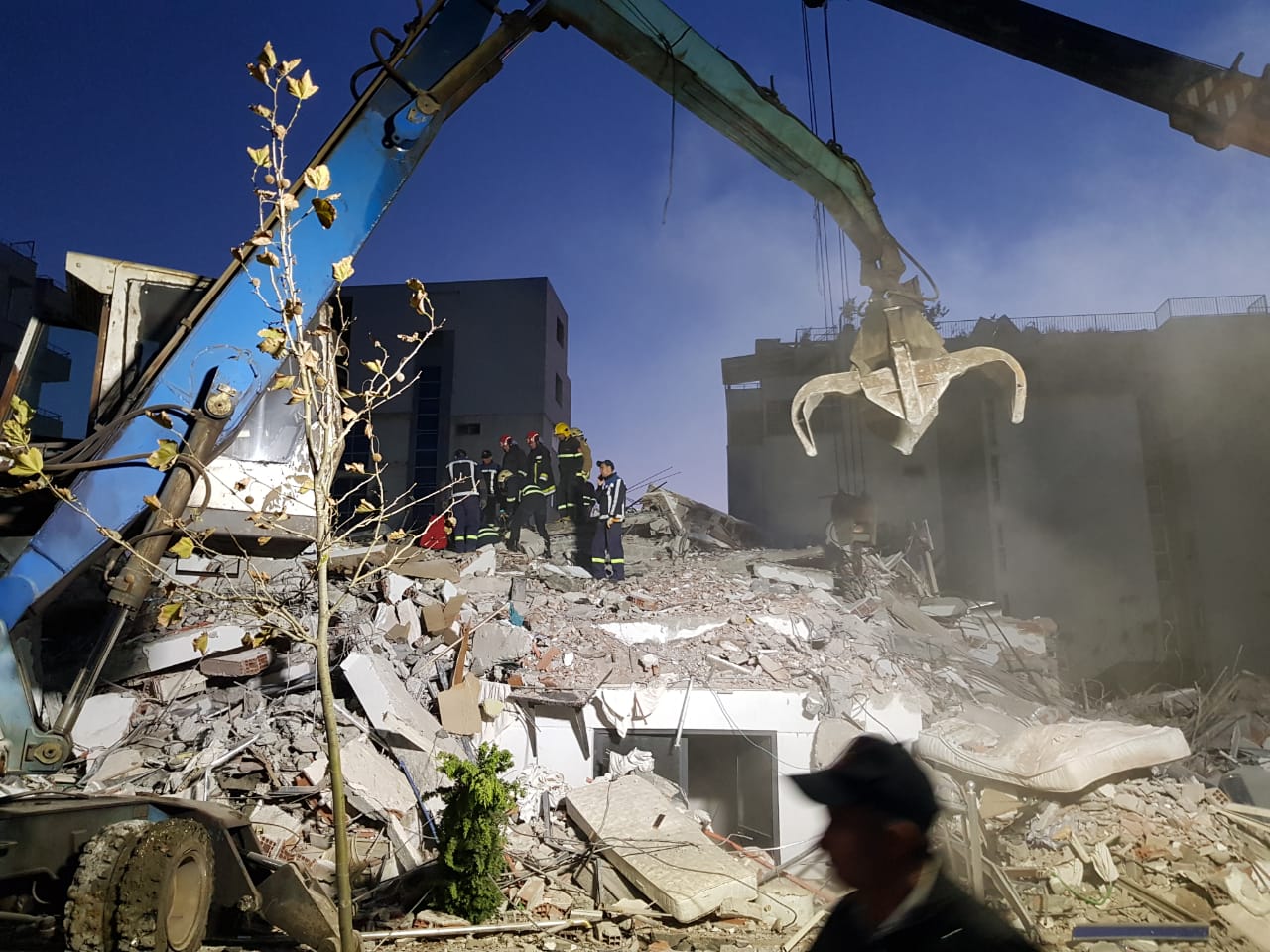 Rama: Viti i Ri s’duhet të gjejë asnjë rrënojë dhimbjeje të papastruar në Durrës e Thumanë