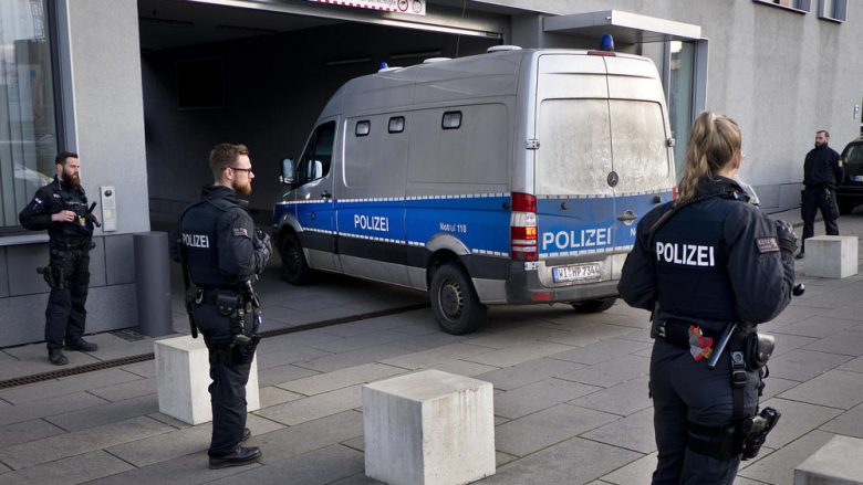 I zhdukur 2 vite më parë, policia gjermane gjen 15-vjeçarin në dollapin e shtëpisë së pedofilit