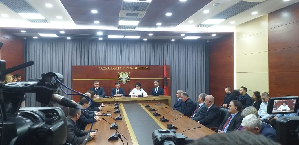 Olsian Çela merr detyrën, Arta Marku: E lumtur që ia pasoj detyrën shokut tim të klasës