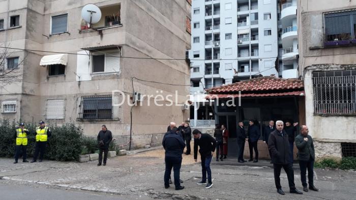 Banorët e prekur nga tërmeti në Durrës në pritje të Ramës, Vuçiç dhe Zaev