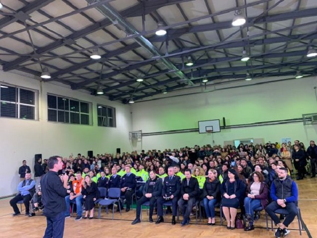 Veliaj apel bizneseve: Dhurata që mund t’i bëni qytetit për Vit të Ri është hapja e vendeve të punës