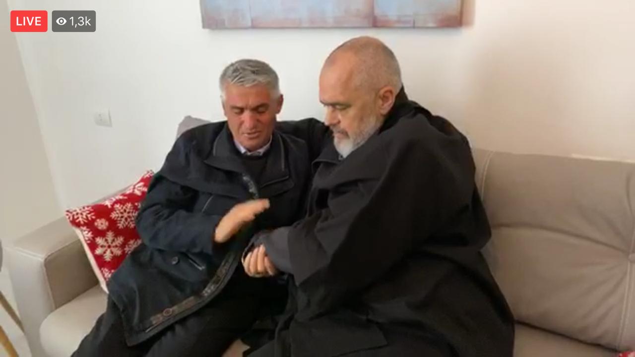 Humbi gruan, vajzën dhe mbesën e vogël, Ajet Meçja mes lotësh, e vetmja gjë që i kërkon Ramës