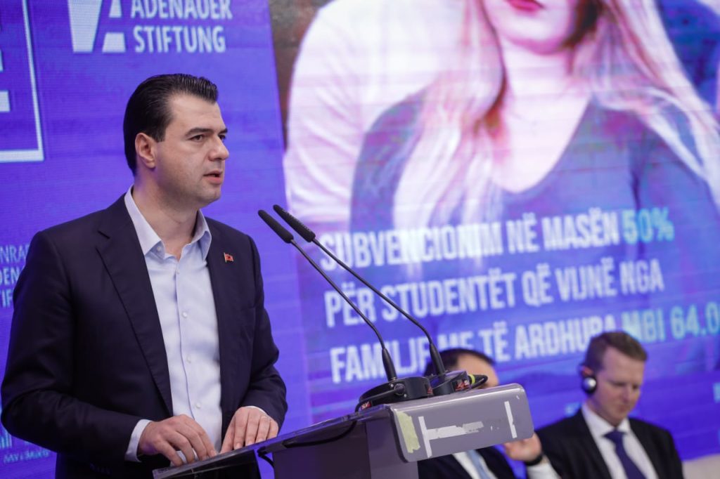 Basha nis fushatën: Paga 1200 euro për mjekët, 700 euro për infermierët