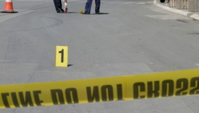 Përplasen makina me autobusin, një i vdekur