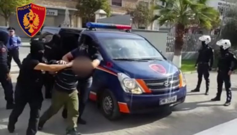 EMRI/ Mashtroi me ndihmat prej tërmetit, policia e Durrësit arreston 49-vjeçarin