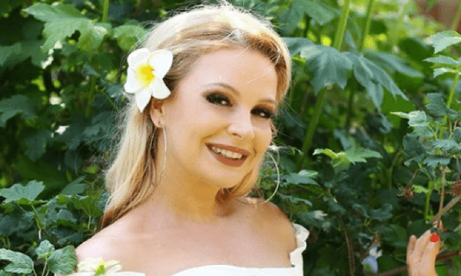 Si rrallëherë, Rudina Magjistari pozon me bashkëshortin dhe vajzën