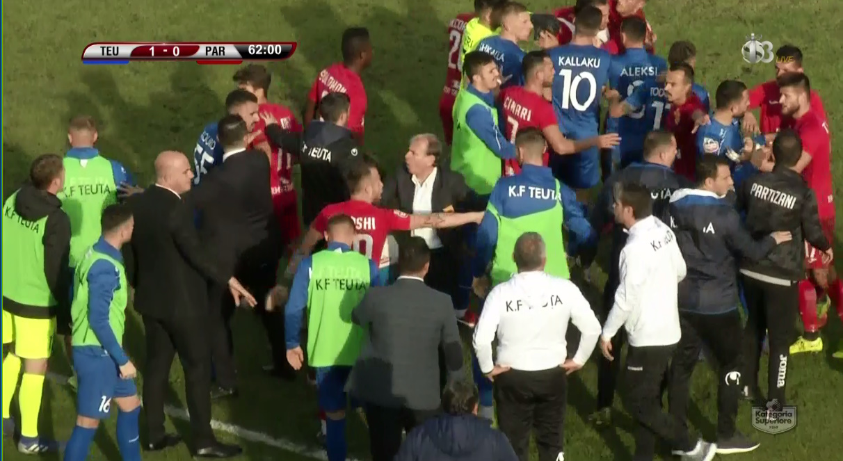Ndeshja Teuta-Partizani, plas grushti në “Niko Dovana”