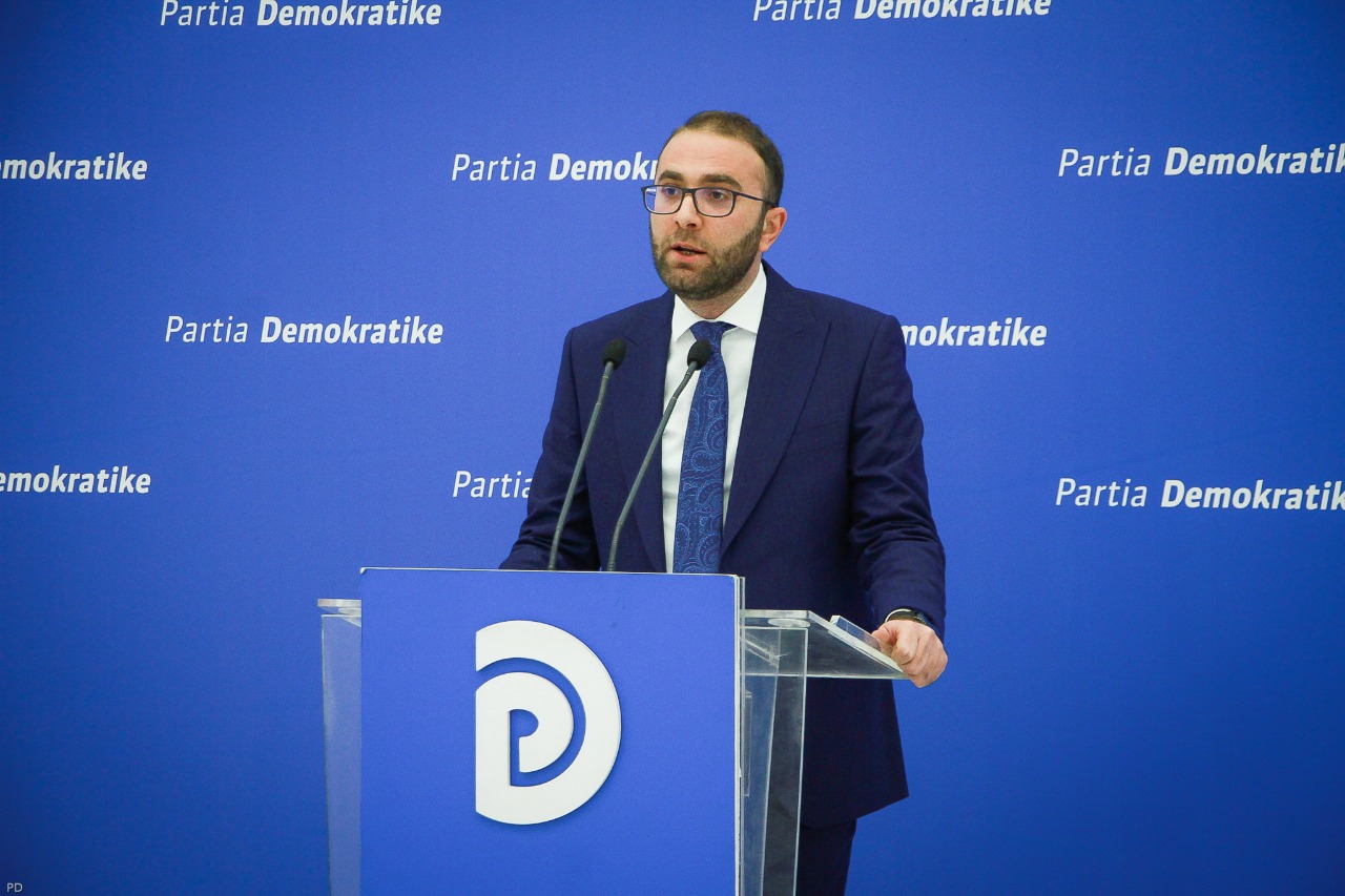 “Më e dënueshme kur në këtë pazar kriminal për blerje votash përfshihet një prezantuese”, Bardhi: Largimi i Ramës nevojë urgjente