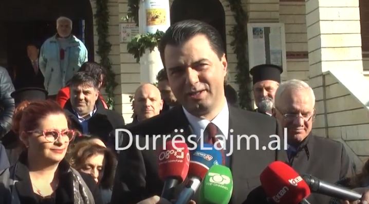 Basha uron Krishtlindjen nga Durrësi: Qoftë kjo festë një thirrje për bashkim të madh (VIDEO+FOTO)