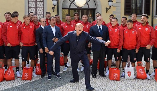 Bastexhiu kërcënon ekipin e Berluskonit: Jemi kalabrezë dhe shqiptarë, humbni ose do ju vrasim