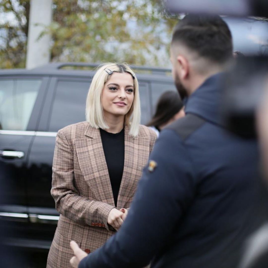 Bebe Rexha largohet nga Shqipëria e lodhur, por me zemrën plot
