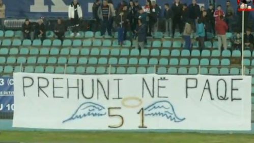 “Prehuni në paqe”, mesazhi prekës i tifozëve të Teutës për viktimat e tërmetit
